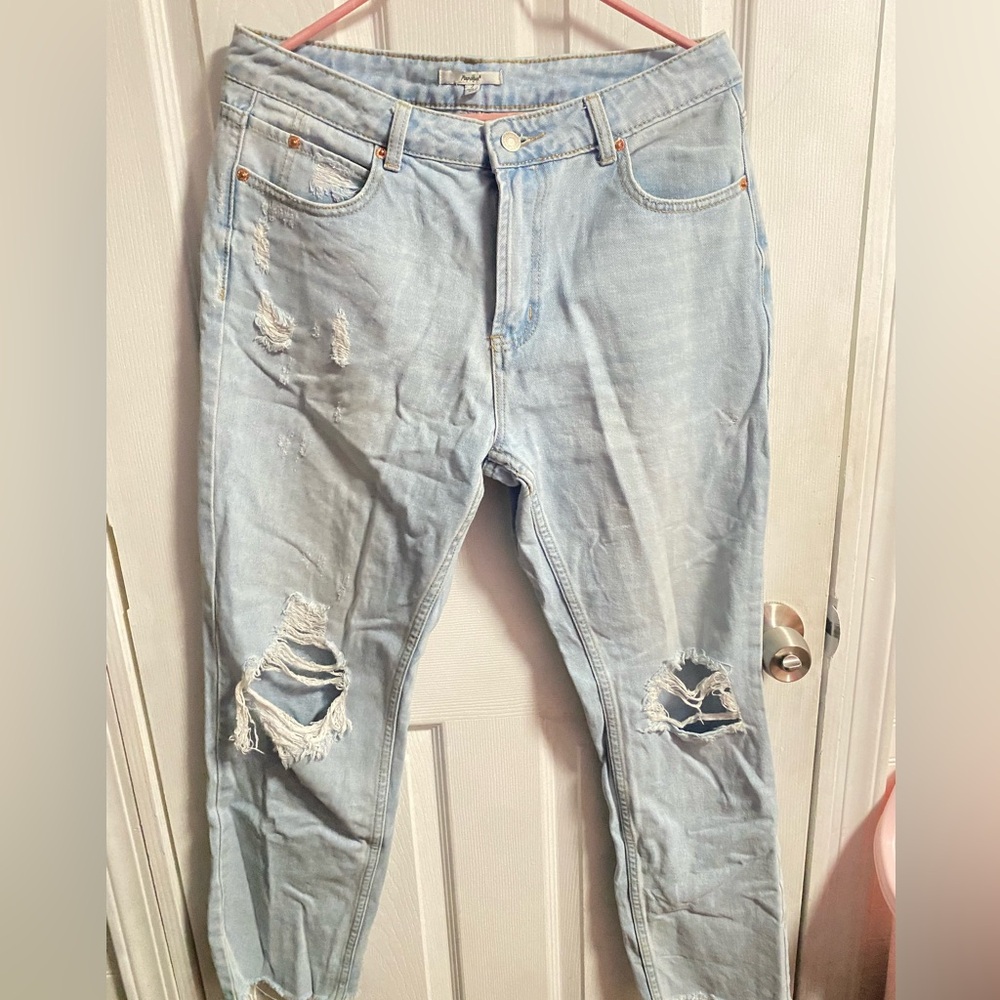 Light Wash Ripped Jeans